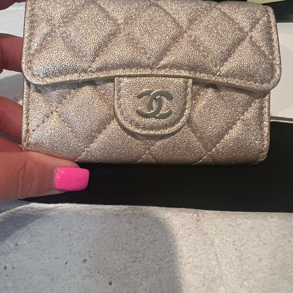 Chanel - Picture 2 of 16